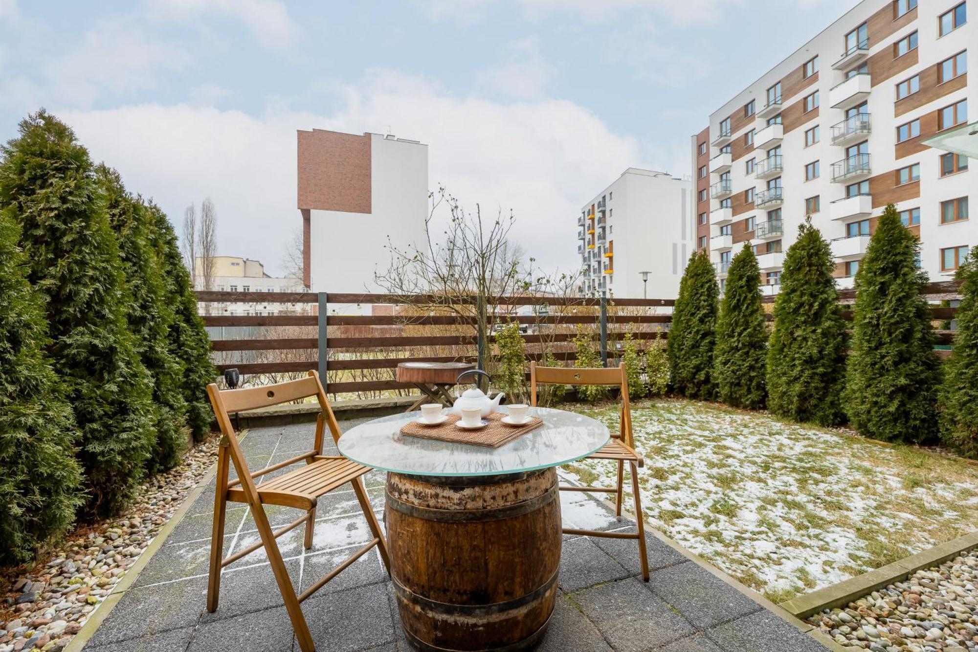 With Parking And Garden Near The Pge Stadium In By Renters * Warszawa